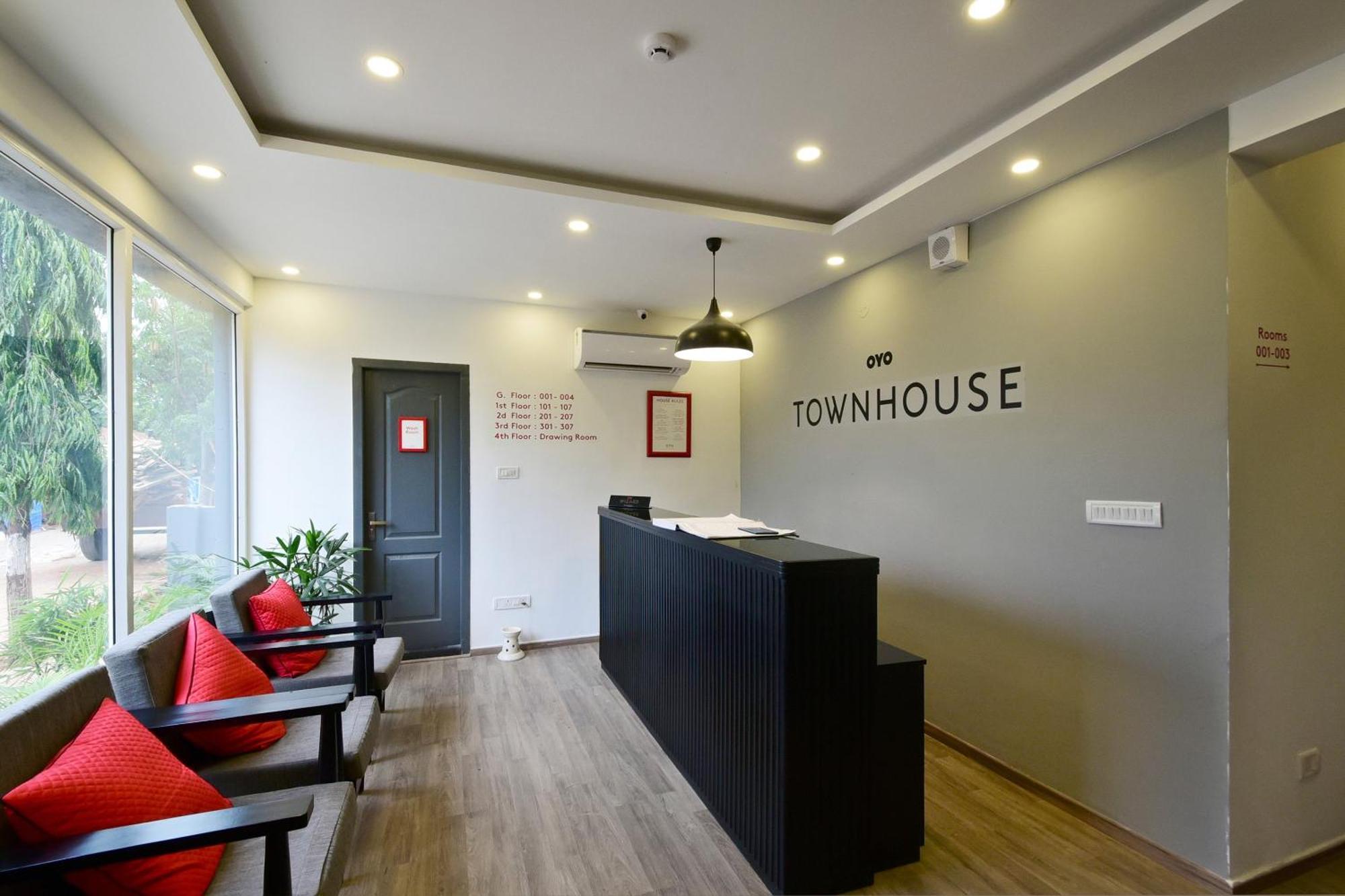 Townhouse Airport Road Hotel Yelahanka Екстериор снимка