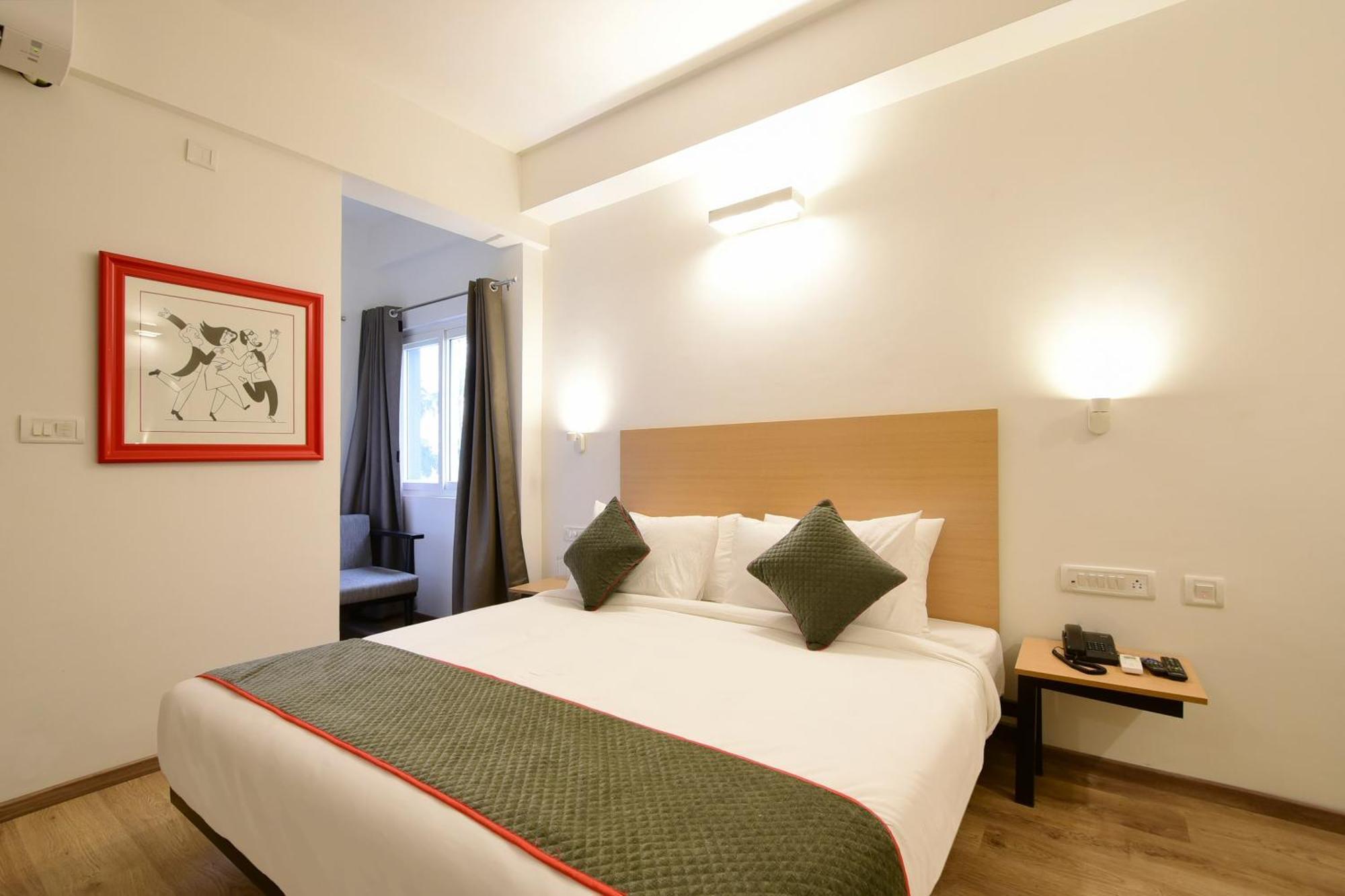 Townhouse Airport Road Hotel Yelahanka Екстериор снимка