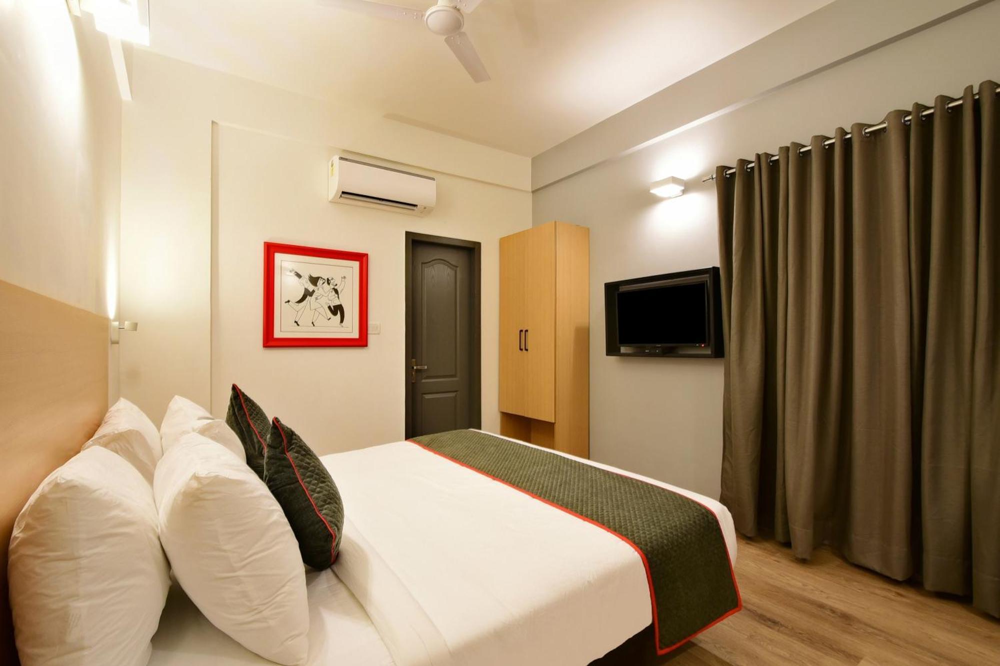 Townhouse Airport Road Hotel Yelahanka Екстериор снимка