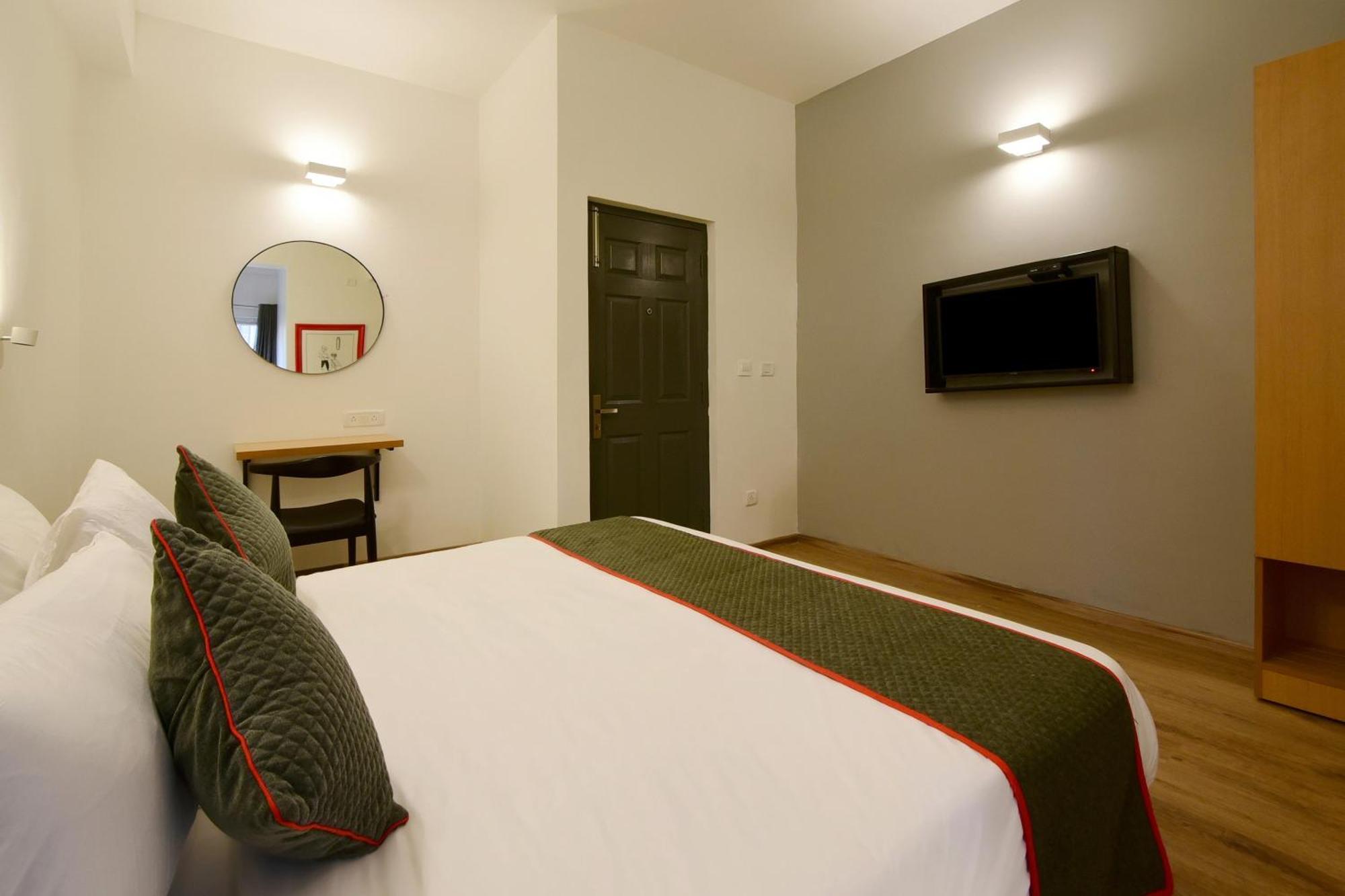 Townhouse Airport Road Hotel Yelahanka Екстериор снимка