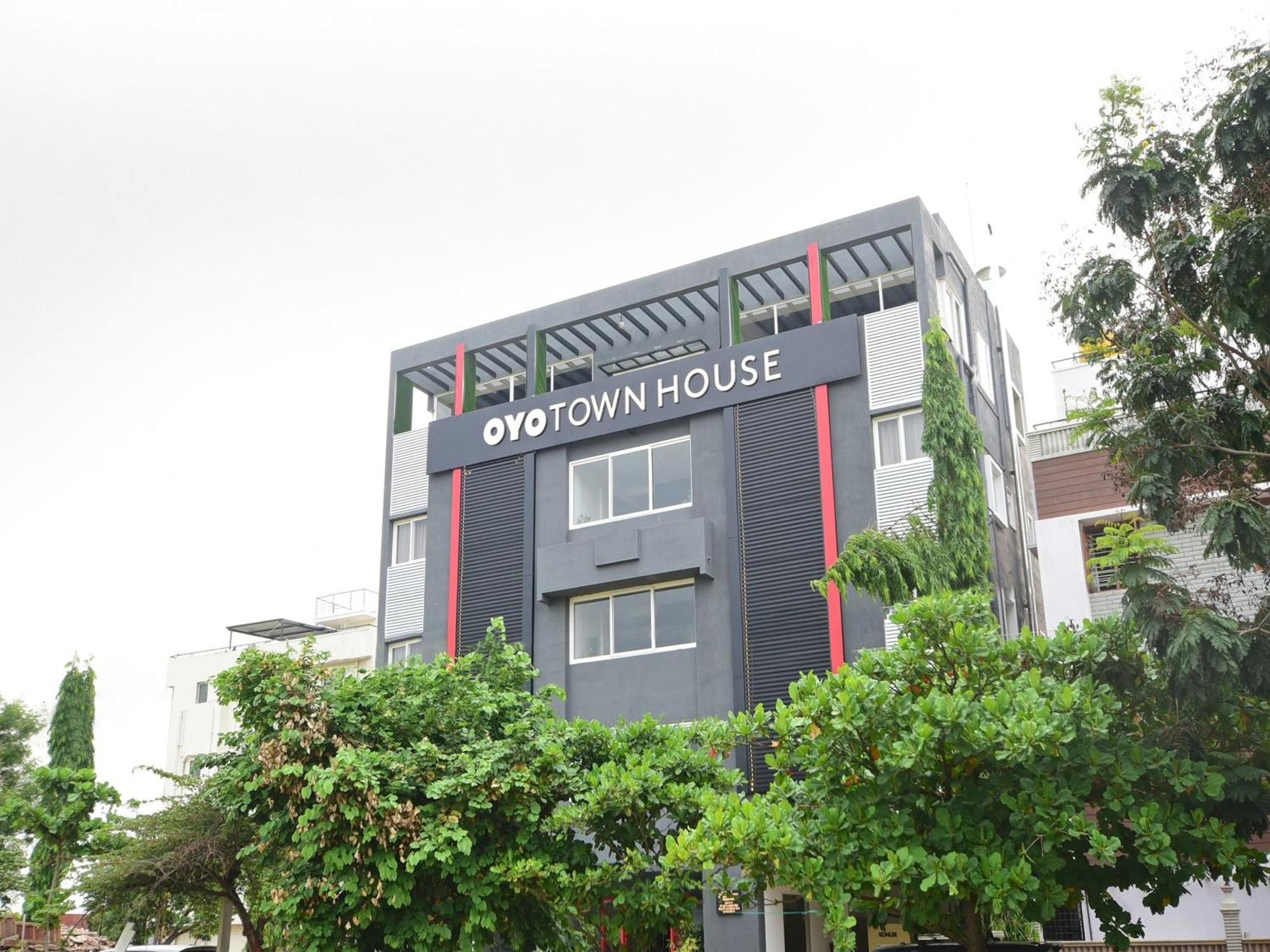 Townhouse Airport Road Hotel Yelahanka Екстериор снимка
