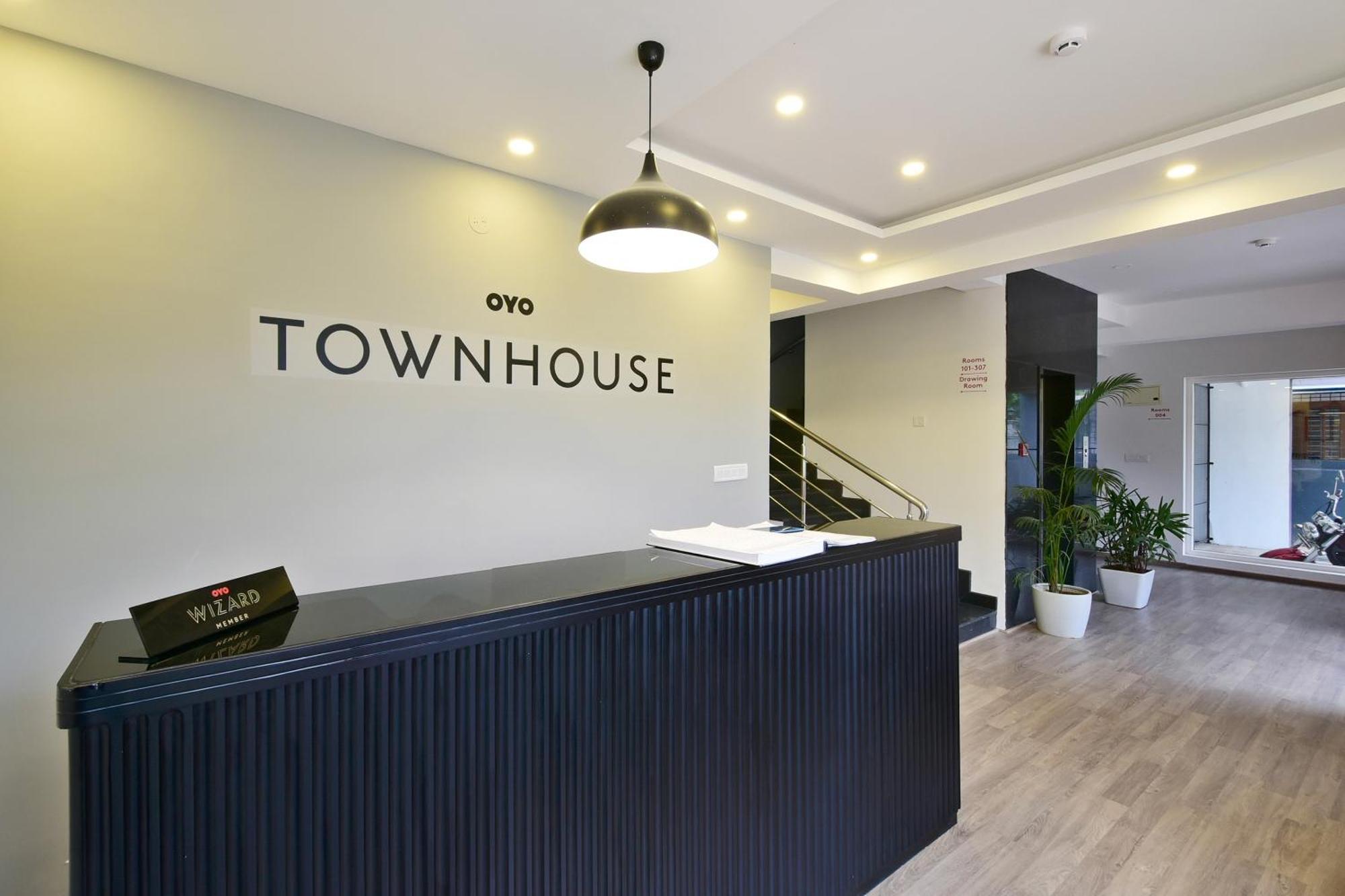 Townhouse Airport Road Hotel Yelahanka Екстериор снимка