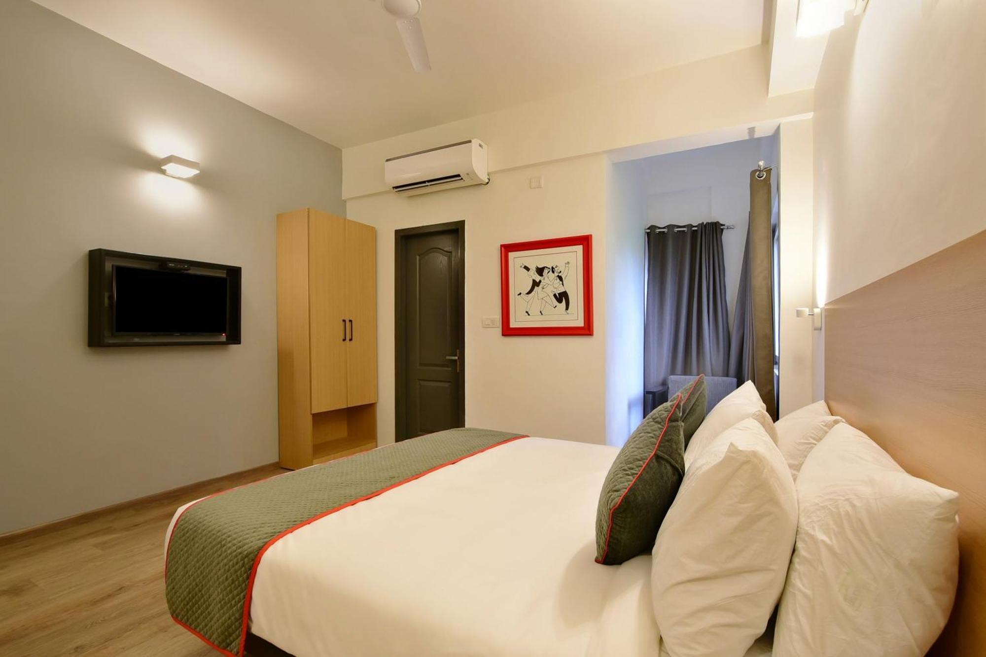 Townhouse Airport Road Hotel Yelahanka Екстериор снимка