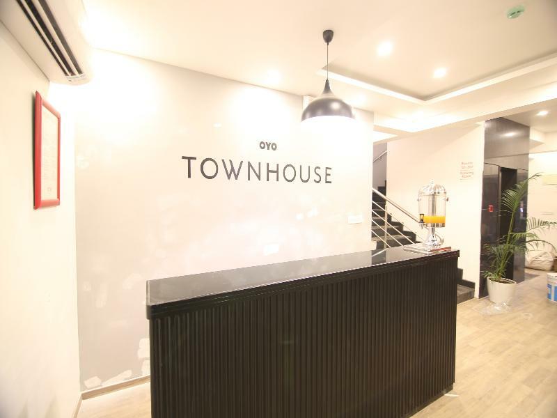 Townhouse Airport Road Hotel Yelahanka Екстериор снимка