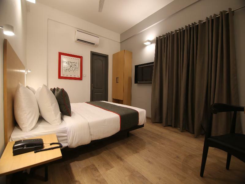 Townhouse Airport Road Hotel Yelahanka Екстериор снимка