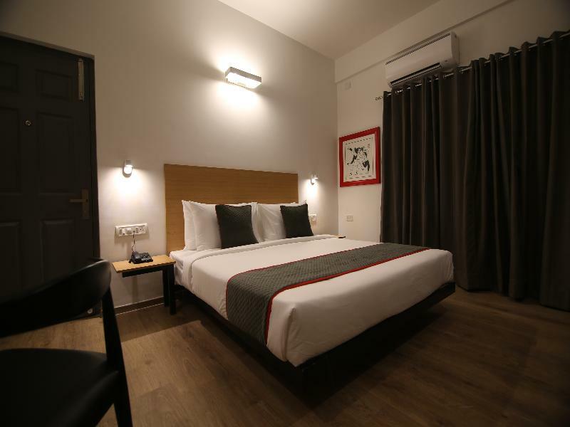 Townhouse Airport Road Hotel Yelahanka Екстериор снимка