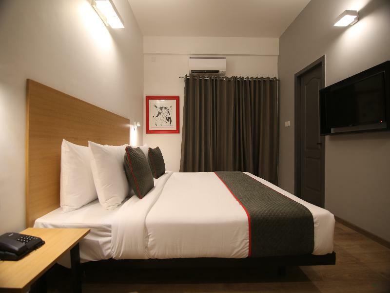 Townhouse Airport Road Hotel Yelahanka Екстериор снимка