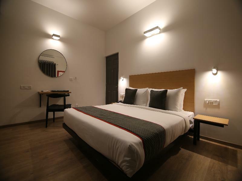 Townhouse Airport Road Hotel Yelahanka Екстериор снимка